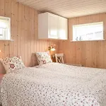 Two-bedroom In V Feriehus *