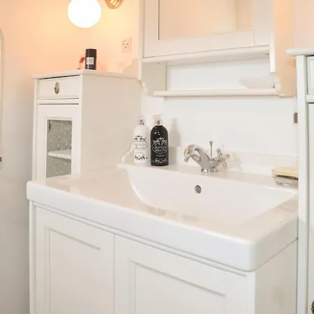 Stunning In V With Kitchen