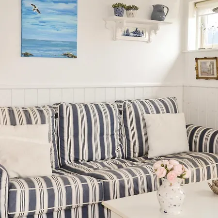 Holiday home Stunning In V With Kitchen